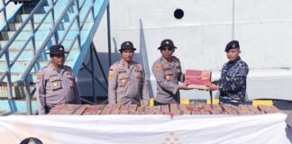 Kapolres Natuna Terima Langsung Bantuan dari Kapolri dan Ketum Bhayangkari untuk Korban Tanah Longsor Serasan