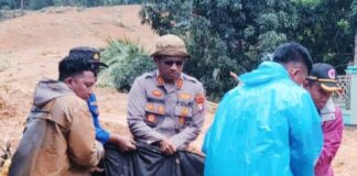 Sepekan Lebih, AKBP Nanang Berjibaku di Tragedi Tanah Longsor Serasan