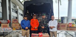 Bencana Longsor Serasan, Ketua Komisi I DPRD Natuna Dampingi Danlanud RSA Ranai Terima Bantuan Logistik dari KASAU