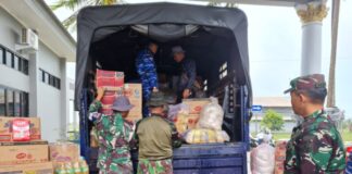Gerak Cepat, Danlanud RSA Kirim Logistik dan Satgas Bencana Longsor Serasan