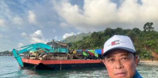 Bantu Evakuasi Korban Longsor Serasan, Pengusaha Sedanau Ini Turunkan Belasan Unit Alat Berat