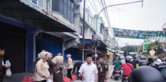 Hari ke-14 Ramadhan, Kajari Karimun Bagi-bagi Takjil