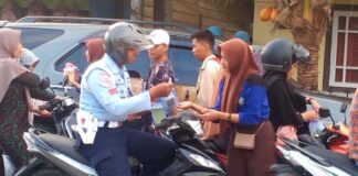 Ramadhan ke-24, Saka Bahari Lanal Ranai Bagi-bagi Takjil