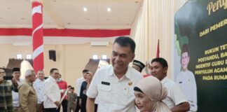 Dampingi Gubernur Kepri, Bupati Natuna Serahkan Bantuan