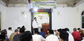 Safari Ramadhan ke Masjid Al Hijrah, Sekupang Batam, Gubernur Kepri Serahkan Bantuan Rp 70 Juta Untuk Bangun Masjid