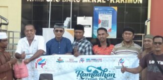 Ramadhan ke-19, Ketua DPD Rumah Sandiaga Uno Indonesia Karimun Bagi-bagi Takjil