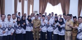 Temu Pengurus PGRI Tanah Datar, Bupati: Jangan Ada Kasus Cerai dari Para Guru