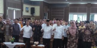 Kunker ke Karimun, Gubernur Kepri Serahkan Berbagai Bantuan