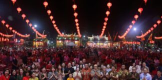 Hadiri HUT ke-308 Klenteng Nguan Thiang Sian Tih, Gubernur Kepri Serahkan Dana Hibah Rp100 Juta