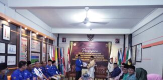 Ketua PAN Daftarkan Bacalegnya ke KPU Karimun