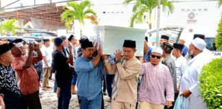 Ratusan Warga Sambut Kedatangan Jenazah Ibunda Bupati Natuna