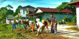 Cegah Banjir, Personel Lanal Ranai Gelar Gotong Royong di Kelurahan Batu Hitam