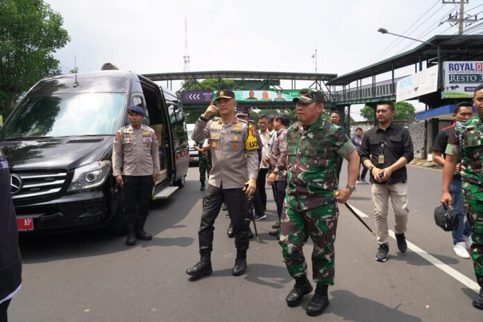 2. Mayjen TNI Rafael Granada Baay Ajak Masyarakat Jaga Kamtibmas