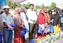 Masyarakat Batubesar Antusias, Pemko Batam Berikan Paket Sembako Subsidi