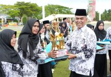 Usai Apel Pagi, Bupati Natuna Lanjut Pimpin Upacara Peringatan HGN dan HUT ke-79 PGRI