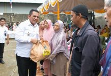 Gubernur Kepri Serahkan 2000 Paket Sembako Tahap II di Kota Tanjungpinang