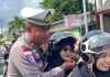Operasi Zebra Seligi 2025, Kasatlantas Polres Natuna Bagi Helm dan Brosur Gratis