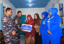 Danlanal Bintan Serahkan Tali Asih ke Ahli Waris Awak KRI Macan Tutul, Korban Tempur Laut Arafuru 1962