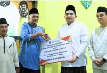 Safari Ramadan ke-4, Bupati Bintan Serahkan Bantuan Rp50 Juta ke Masjid Al Munawwaroh