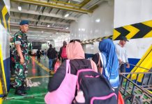 Arus Mudik Ramadhan, Babinterau Lanud RSA Natuna Turut Jaga Amankan Pelabuhan Penagi Ranai