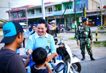 Ramadhan, Istri Prajurit Lanud RSA Natuna Bagi-bagi Takjil