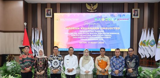 Bupati Aneng Serahkan LKPD Kepulauan Anambas 2025 ke BPK Kepri