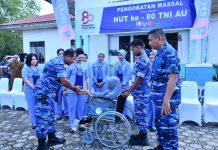 Rangkaian HUT ke-80 TNI AU, Lanud RSA Natuna Gelar Pengobatan Gratis di Air Lengit