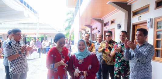 Resmikan Defa Kostel Mandau, Bupati Bengkalis Dukung Hunian Modern Konsep Hotel