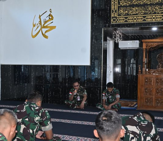 Tingkatkan Iman Keluarga Besar Lanud RSA Natuna, Marsma Onesmus Gelar Ibadah Rutin Lintas Agama