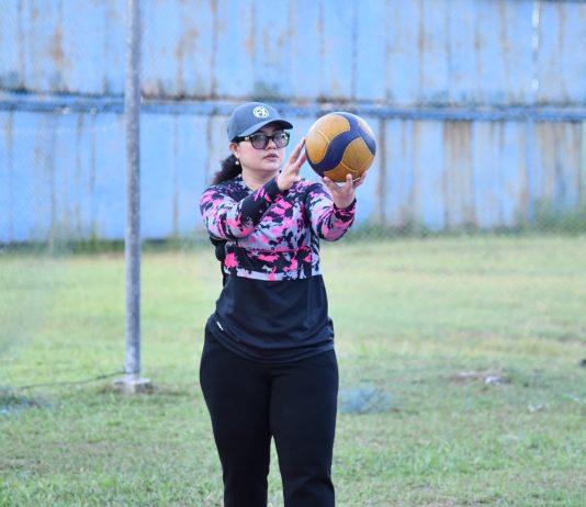 Peduli Kesehatan, Ketua PIA Ardhya Garini Cab.9 /D.I Lanud RSA Natuna Ajak Pengurusnya Olahraga Voli