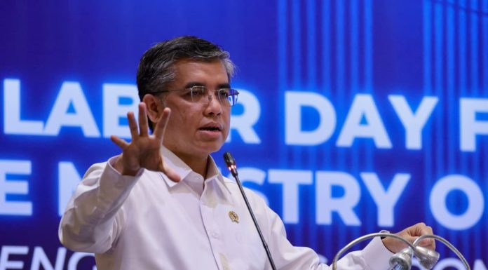 Menaker Tegaskan Kesempatan Kerja Tetap Terbuka di Tengah Tantangan Global