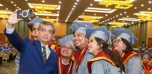 Lulusan Perguruan Tinggi di Era AI, Menaker: Harus Miliki Strategi Triple Readiness