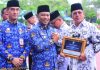 Apel Hardiknas, Wabup Bengkalis Anugerahi Insan Pendidikan dan Sekolah Berprestasi