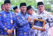 Apel Hardiknas, Wabup Bengkalis Anugerahi Insan Pendidikan dan Sekolah Berprestasi