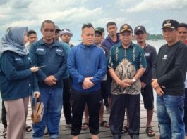 Bersama Investor, Bupati Lingga Tinjau Lokasi Budidaya Rumput Laut di Desa Limbung