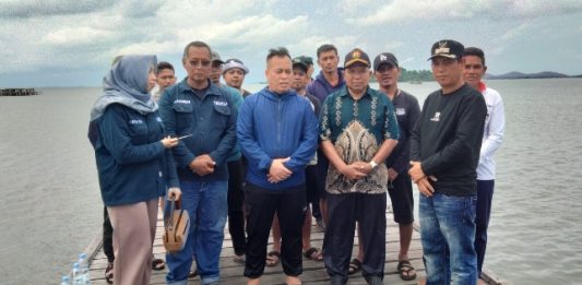 Bersama Investor, Bupati Lingga Tinjau Lokasi Budidaya Rumput Laut di Desa Limbung