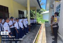Monitoring Kelulusan, Bhabinkamtibmas Polres Natuna Ajak Pelajar Rayakan Secara Positif