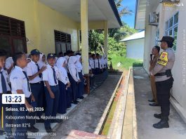 Monitoring Kelulusan, Bhabinkamtibmas Polres Natuna Ajak Pelajar Rayakan Secara Positif