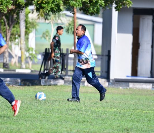 Olahraga Bersama, Danlanud RSA Natuna Perkuat Kebugaran dan Kekompakan Personel