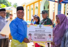 Kunjungi Korban Angin Puting Beliung Desa Tanjung Kelit, Pemprov Kepri dan Pemkab Lingga Serahkan Sejumlah Bantuan