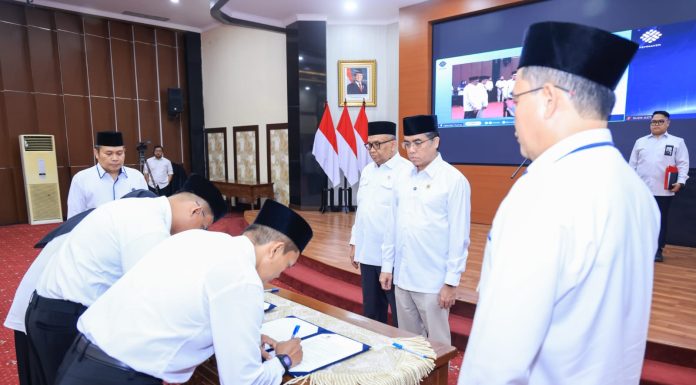 Lantik 10 Pejabat, Menaker Tekankan Penguatan K3 dan Tata Kelola yang Akuntabel