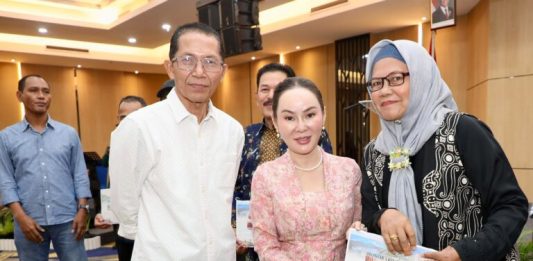 Warga Apresiasi Kinerja Amsakar-Li Claudia, Program Air Bersih hingga Sertifikasi Kampung Tua Terus Berjalan