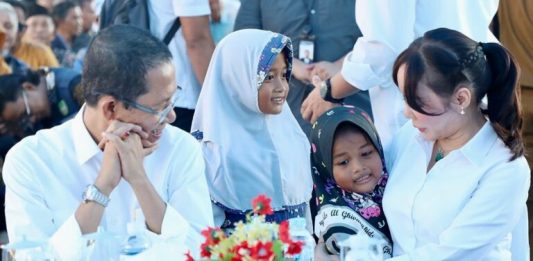 Amsakar-Li Claudia Perluas Lapangan Kerja di Batam dan Tingkatkan Pendidikan Anak Hinterland