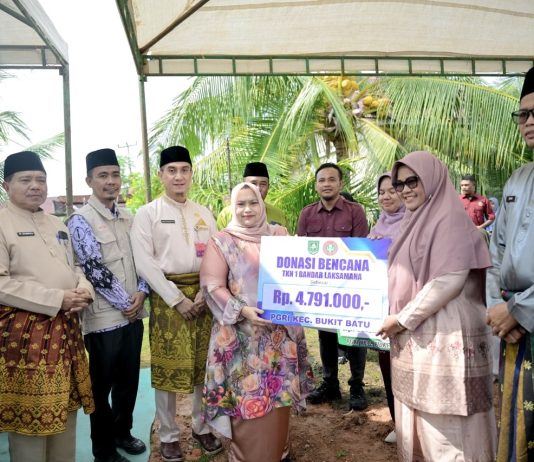 Bantu Korban Puting Beliung di Api-Api, Kasmarni: Pemerintah Selalu Hadir di Tengah Masyarakat