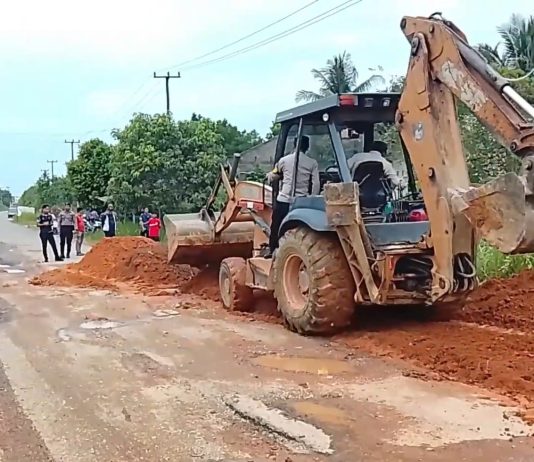 Viral di Protes Warga, Jalan Agro Kampung Banjar Baru Langsung Diperbaiki Pemda