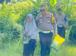 Jumat Berkah, Kasat Lantas Polres Natuna Bagi-bagi Sembako