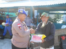 Rangkaian HUT ke-81 Kemerdekaan, Satpolairud Polres Natuna Bagikan Bendera Merah Putih