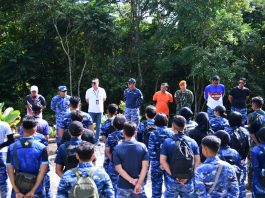 HUT ke-81 Kemerdekaan di Perbatasan, Danlanud Kobarkan Semangat 54 Pendaki Gunung Ranai