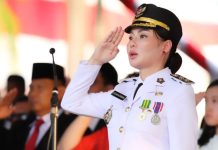 Cium Bendera Merah Putih, Li Claudia Apresiasi Kesuksesan Rangkaian Upacara HUT ke-81 RI di Batam