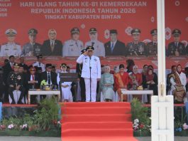 Roby Bertindak Sebagai Inspektur HUT RI ke 81 di Relif Antam Kijang, Bintan